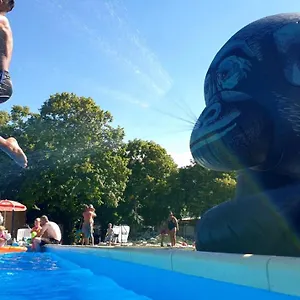 https://camping-le-pre-cathare.midi-pyreneeshotels.com