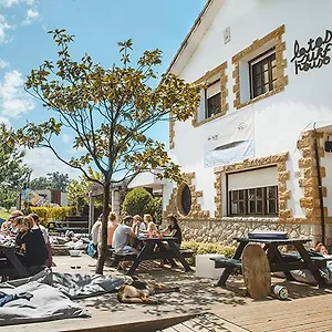 https://latas-surf-house.bilbaohotelsspain.com